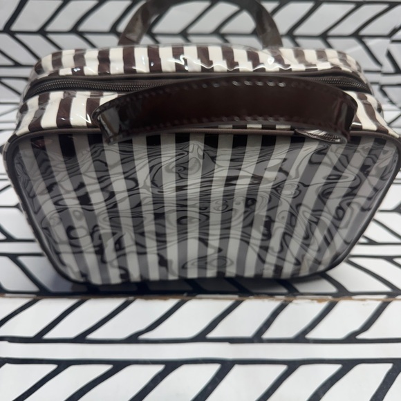 Henri Bendel Striped Hanging Cosmetic Travel Case - Picture 4 of 10